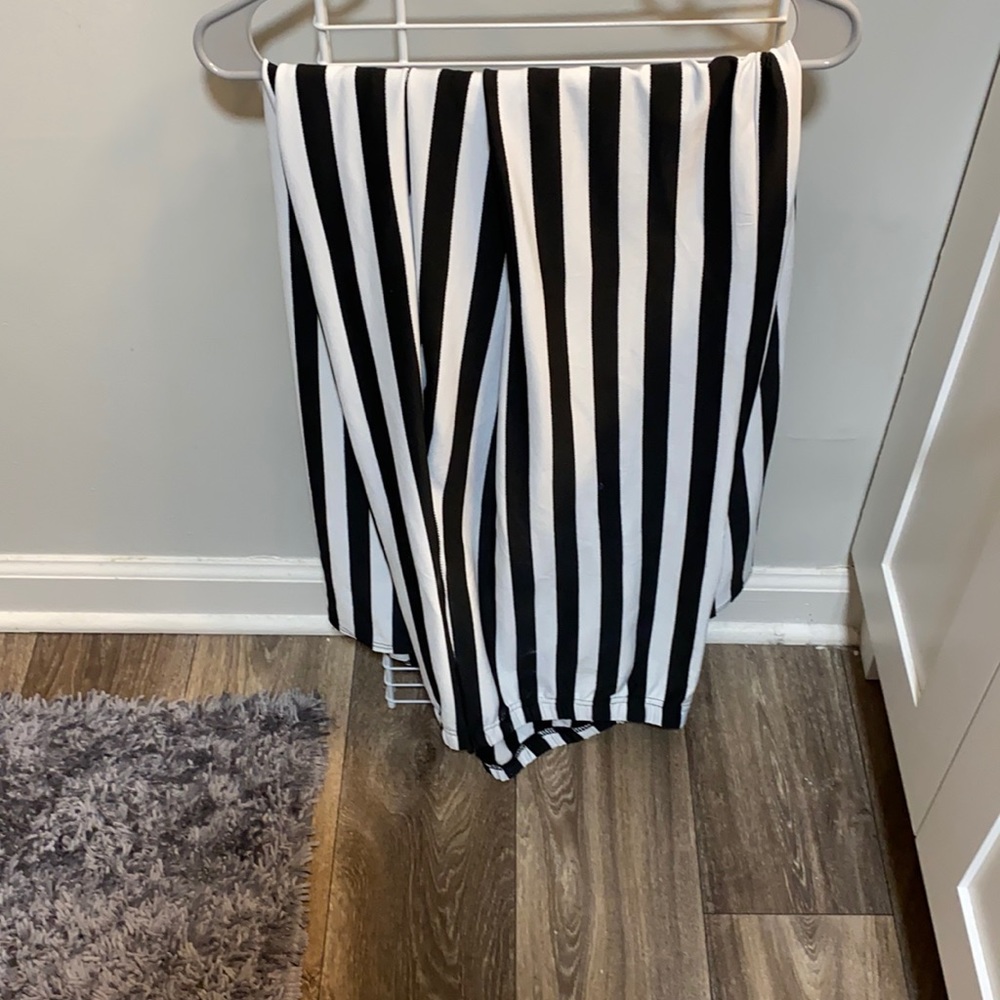 Pretty Little Thing: wide leg bellbottoms striped black and white pants
